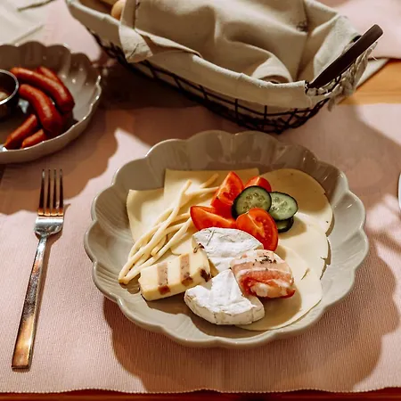 Maly Majer Podlesok Penzión pre hostí